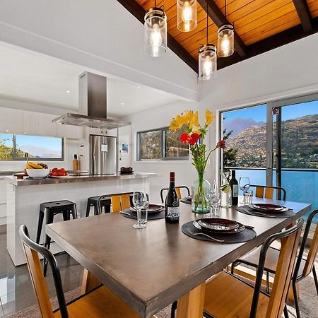 Queenstown Lakefront Dream 4 Bed エクステリア 写真